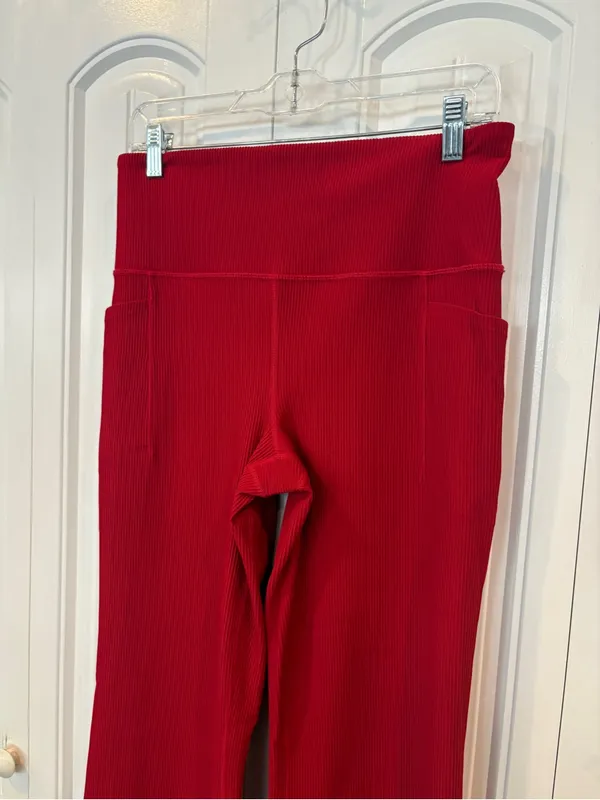Athleta red salutation stash rib flare pants size large - Image 3