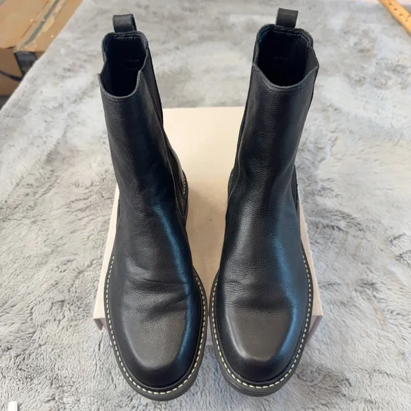 Bernardo Black Leather‎ Lug Sole Chelsea Boots Women 6M Pull On Chunky Heel - Image 13
