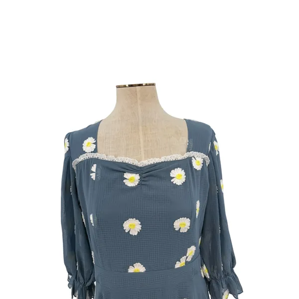 Ivy City Co Daisy Embroidered Floral Lace Trim Midi Dress Blue Size Medium - Image 2