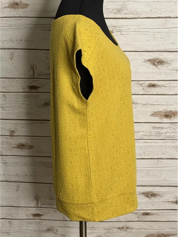 Ann Taylor LOFT textured knit top/blouse Small yellow cap sleeve minimalist - Image 5