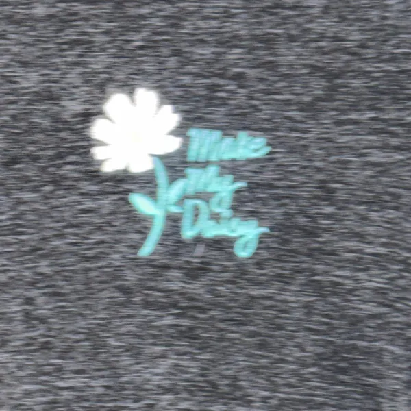 Old Navy Medium Everywear Graphic T-Shirt - Make My Daisy - Image 3