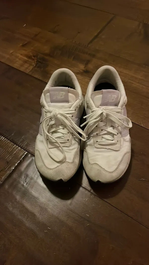 New balance 270s sneakers size 6.5 - Image 4