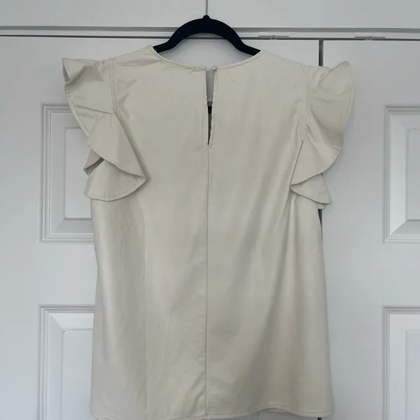 NWT White leather top with short flutter sleeves from The Pants Store - Image 2