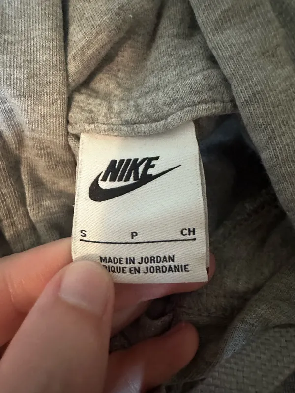 Gray Nike sweatshirt women size small - Image 3