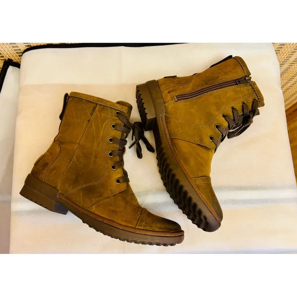 UGG Australia Ashbury Suede brown leather lace up combat boots sherpa lined shoe - Image 6