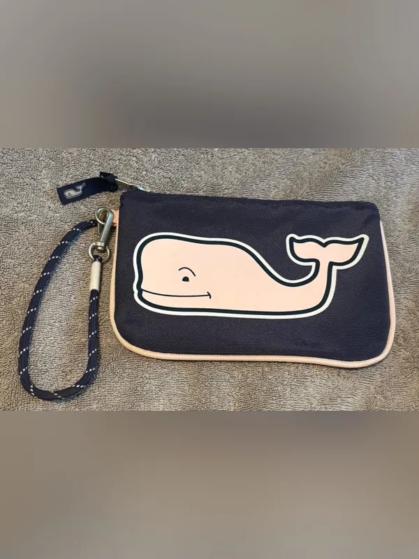 Vineyard Vines Iconic Pink Whale Wristlet - Image 2