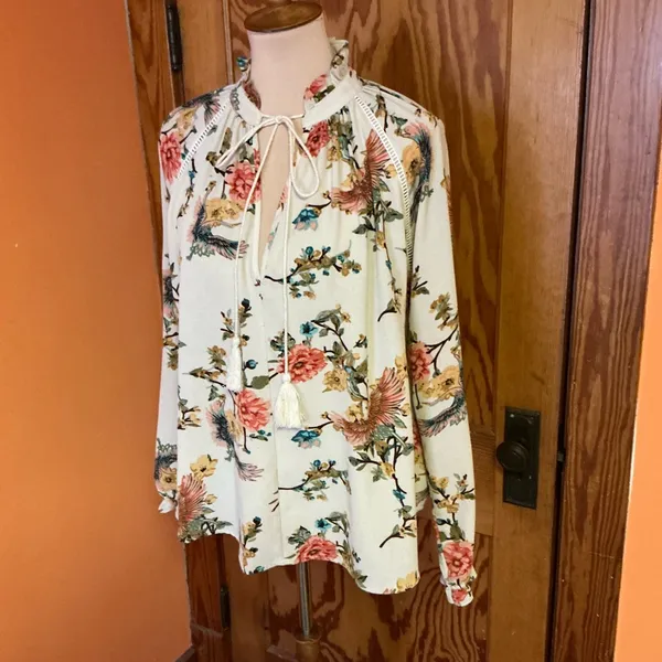 Entro Boho Floral Peasant Blouse Cream Bird Print Tassel Tie Top - Image 4