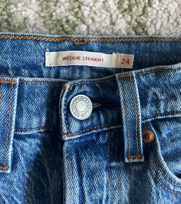 Levi’s Wedgie Straight Jeans - Image 3
