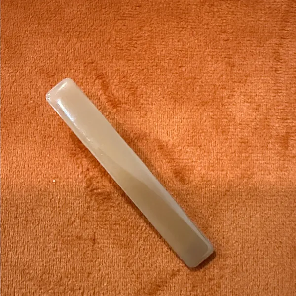 Set of Stylish Hair Clips in Neutral Tones - Image 4