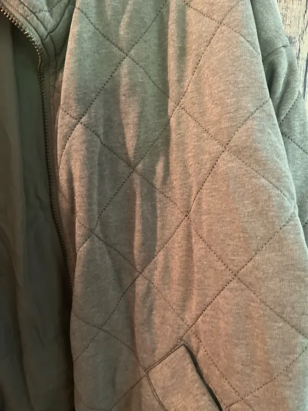 Bagatelle Oversized Quilted Jacket size medium - Image 4
