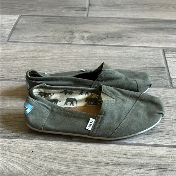 Toms Olive Green Flats - Image 5
