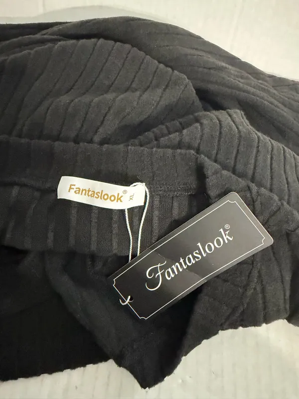 Fantaslook Women's Black Ribbed V-Neck Sweater - Image 4