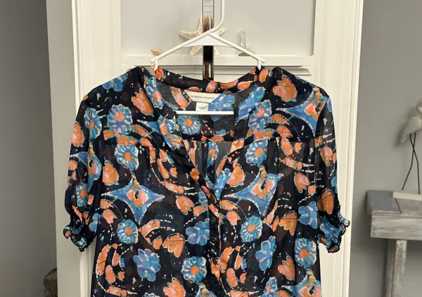 Christopher & Banks Sz M Sheer Floral Blouse Navy Blues Pinks White - Image 2