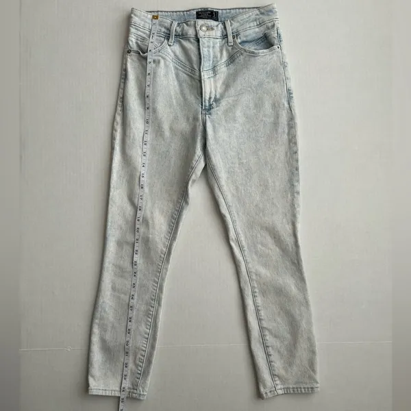 Abercrombie & Fitch Women's Light Wash Simone High Rise Ankle Jean‎ 4S - Image 4