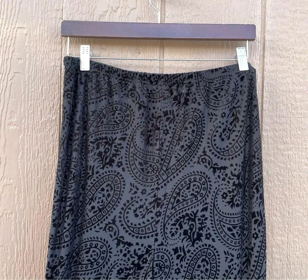 NWT Earthbound Trading Co Womens Pants Black Cut Out Knee Velvet Flare Size XXL - Image 5