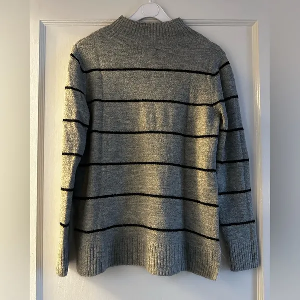 Old Navy Cute  Sweater - Image 2