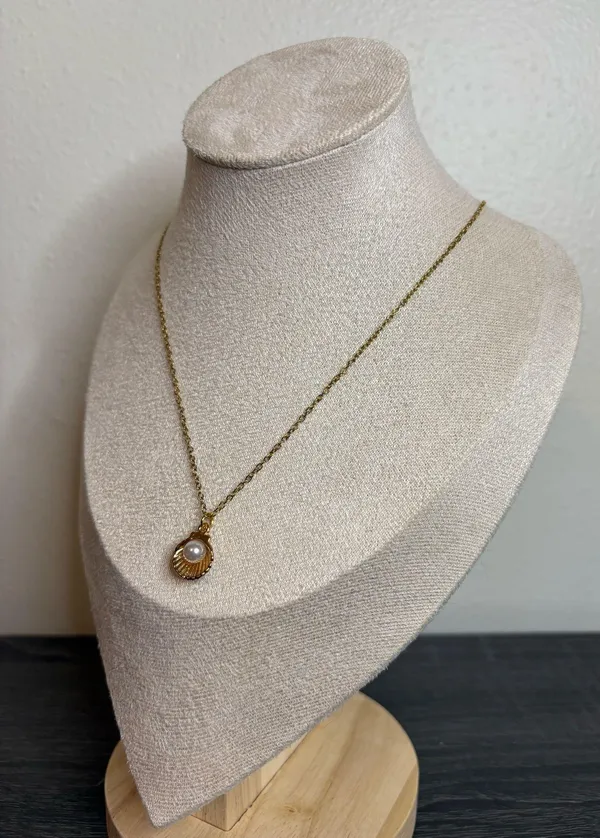 Handmade Gold/Pearl Seashell Necklace - Image 4