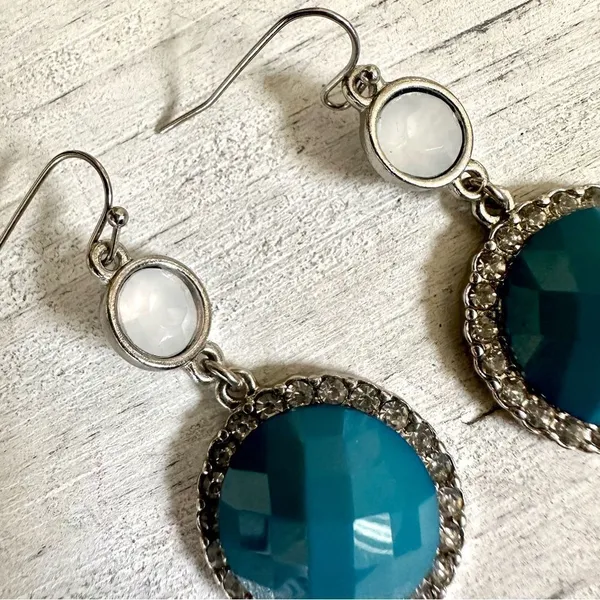 Blue rhinestone silver tone drop earrings - Image 5