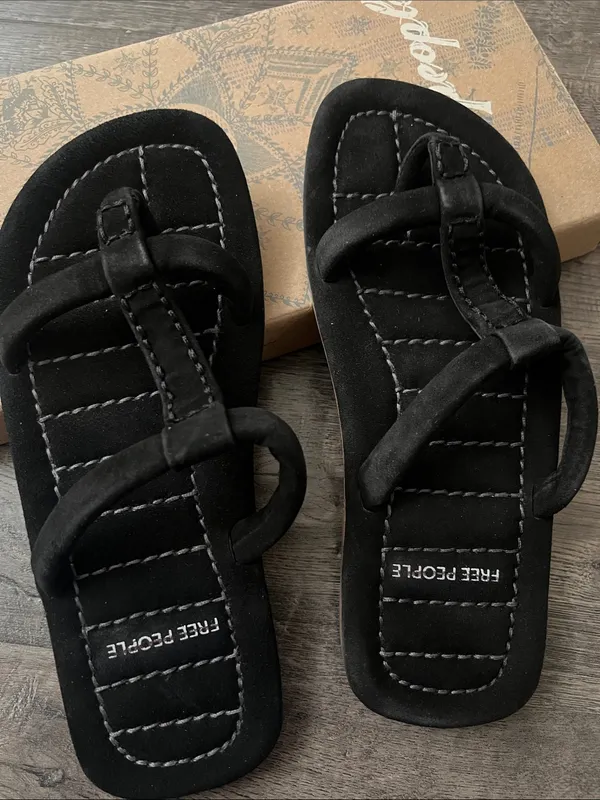 Free People Black Quilted Toe-Loop Sandals - Image 2
