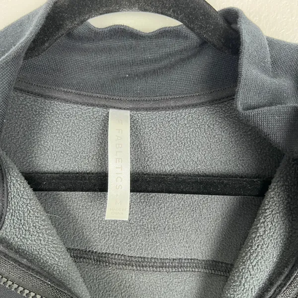 Fabletics Womens Cropped 1/4 Zip Pullover‎ Black Sweatshirt LS2149972-0001 Sz M - Image 2