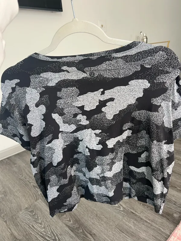 Lululemon Camo top  - Image 2