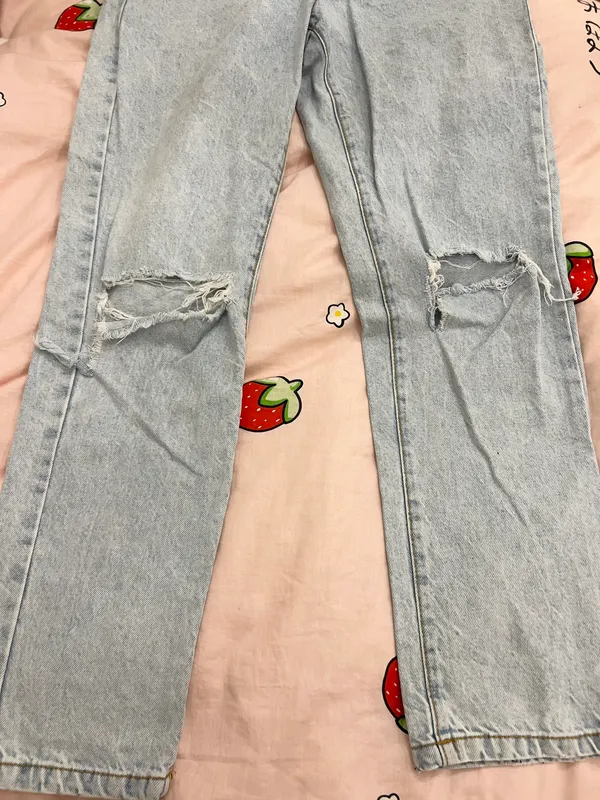 Cotton On straight leg ripped light mom jeans <3 💎 - Image 2
