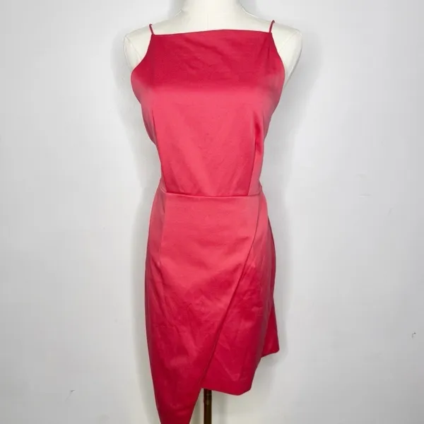 Elliatt Sleeveless Formal Revolve Decades Dress in Melon Red Size Medium Satin - Image 2