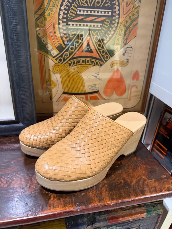 Everlane Woven Tan Leather Clog Mules - Image 5