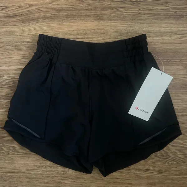 Lululemon Hotty Hot High-Rise Lined Short 4" - Image 4