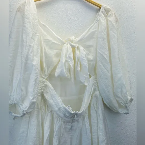 Elegant White Dress Size 10 - Image 5