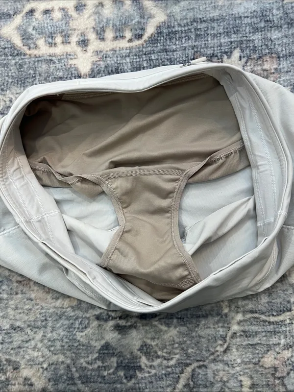 lululemon athletica White Women’s Athletic Running Shorts size 8. Light grey. - Image 5