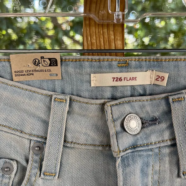 Levi’s Women's 726 High Rise Flare Jeans Light Wash Size 29/30. NEW! - Image 8