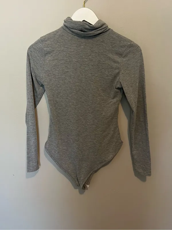 PrettyLittleThing Gray Solid Turtleneck Long Sleeve Bodysuit One Piece US 6 - Image 2