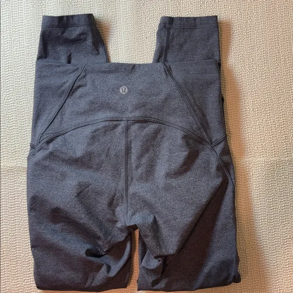 Lululemon 6 Women’s Gray High-Waisted Leggings - Image 4