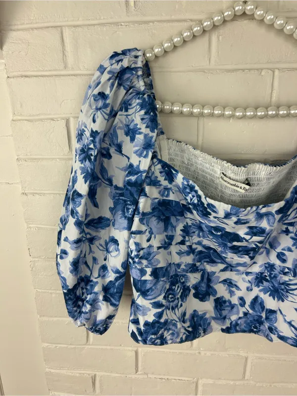 Abercrombie + Fitch Emerson Blue White Floral Smocked Puff Sleeve Top Size XL - Image 5