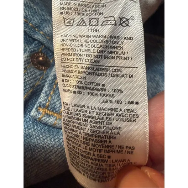 Old Navy Womans Sky High Straight distressed, Button fly -cut off jeans Sz 14 - Image 4