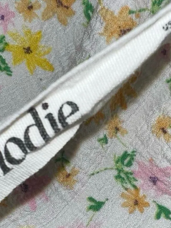 Elodie White floral smocked top. - Image 5