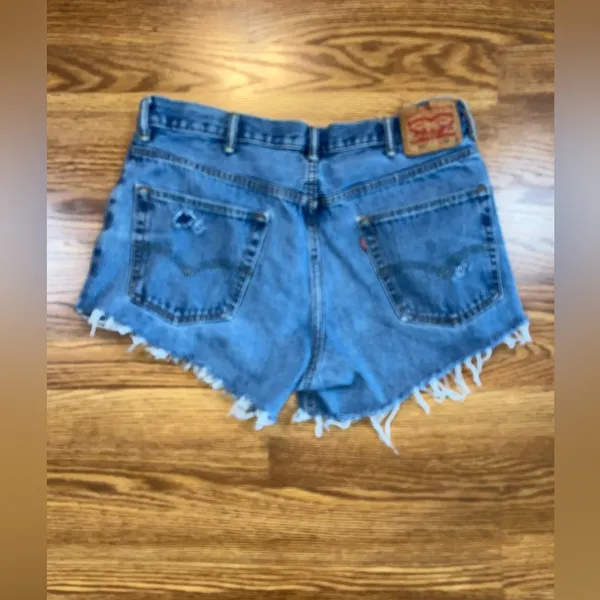 Funky Levi’s 550 Cutoff Jean Shorts! - Image 2