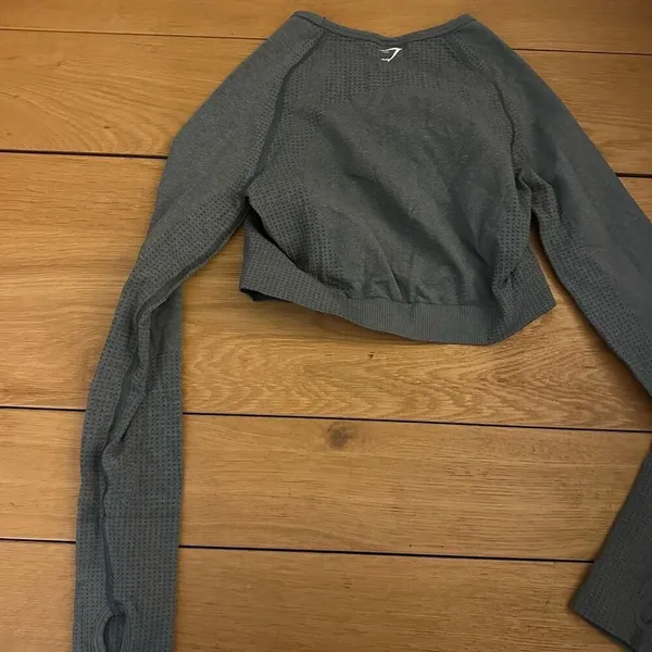 Gymshark vital seamless 2.0 long sleeve crop top gray medium - Image 8