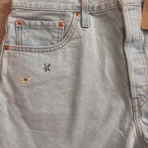 Levis 501 Original‎ High Rise Jean Shorts Light Wash Embroidered Flower 32 NEW - Image 5
