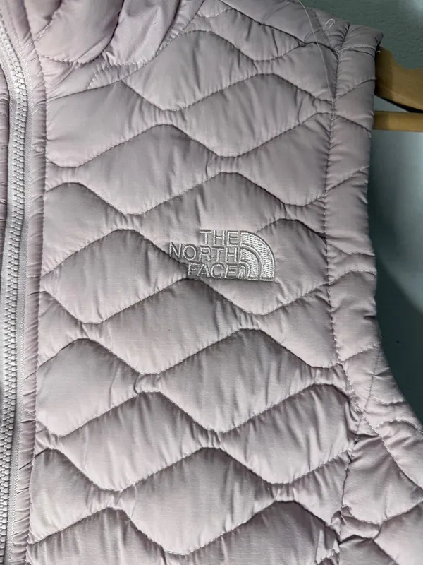 The North Face Vest Pale Pink ThermoBall Quilted‎ Full Zip Insulated XS - Image 3