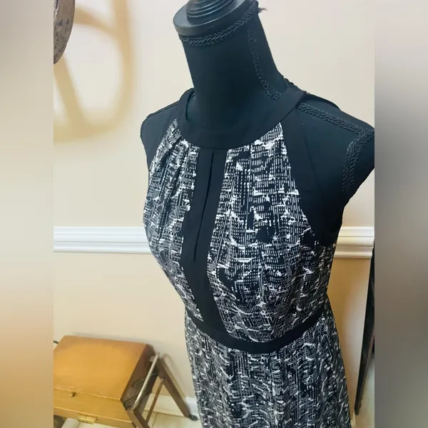 White House Black Market Patterned Maxi Dress - Image 5