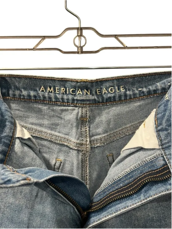 American Eagle Size 4 Light Wash Blue Denim Mom Jean Shorts Casual Cotton Womens - Image 4