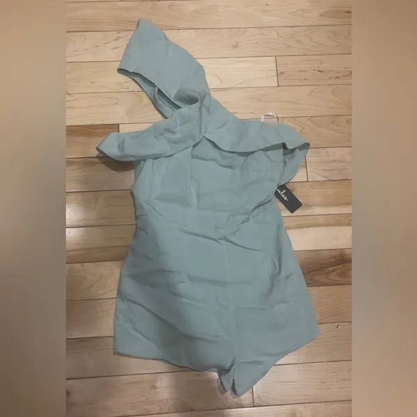 LULU’S BUTTERFLY EFFECT SAGE GREEN ONE-SHOULDER ROMPER - Image 4