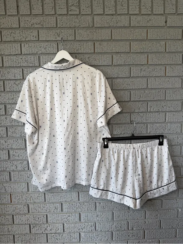 Victoria's Secret White Short Pajama Set with Navy Dot Print - Image 5