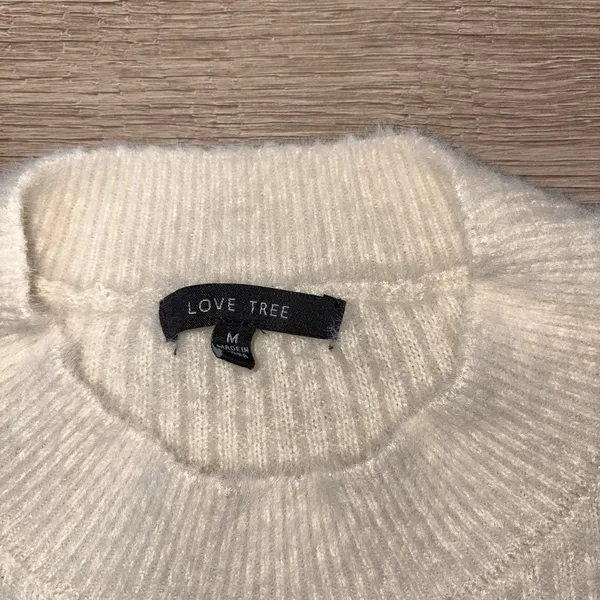Love Tree Boutique Women's Ivory Sweater Size Medium - Image 11