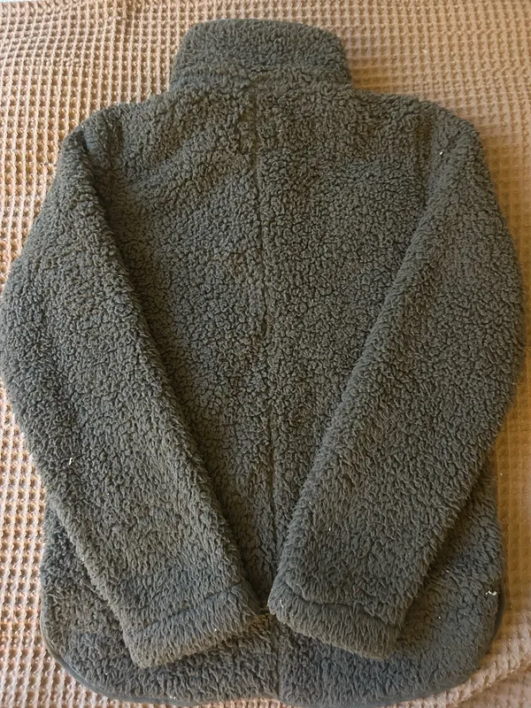 Abercrombie woman’s green fluffy button up jacket in a size XS - Image 4
