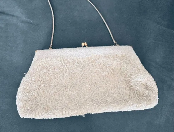 VTG Designer LaRegale Ivory Beaded Purse w/ Silk Interior Lining & Gold Strap - Image 4