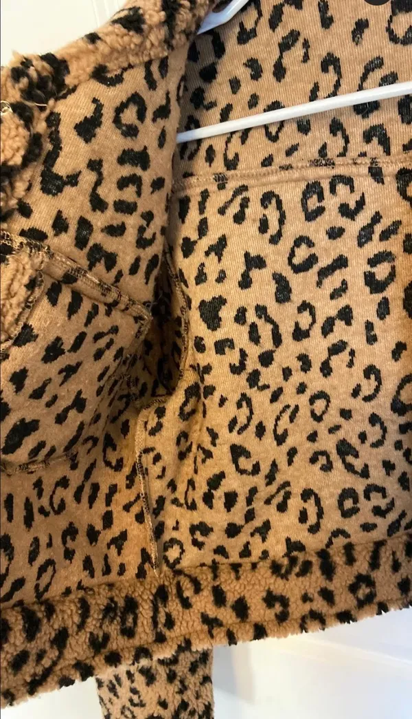 Revolve Cheetah Cropped Jacket Size M - Image 4