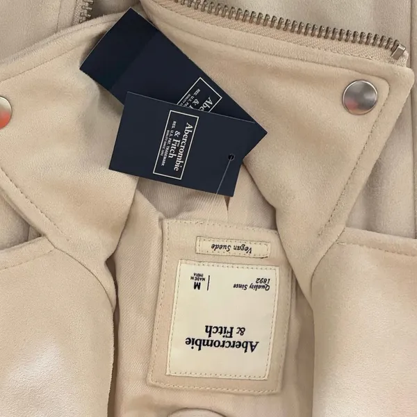 NWT!! ABERCROMBIE & FITCH Vegan Suede Moto Jacket Vegan Cropped Pale Gray Medium - Image 10